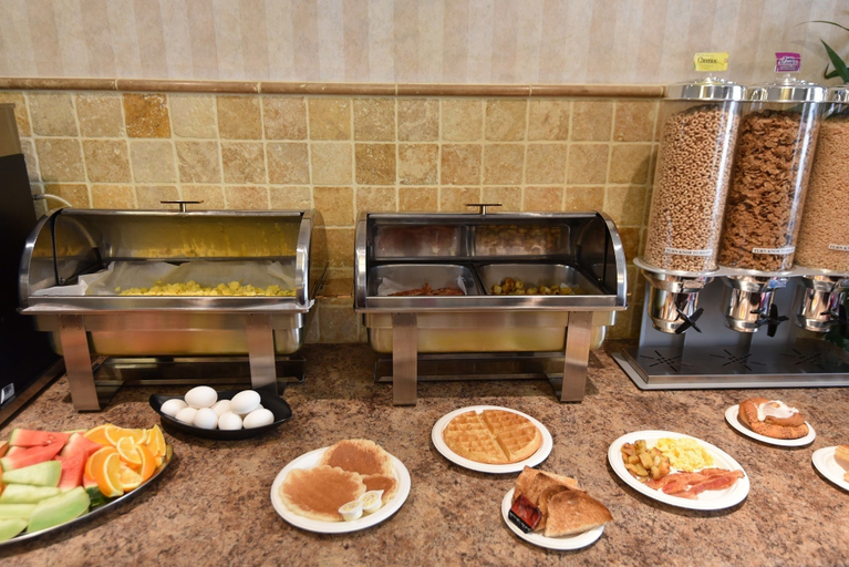 Food & Drinks 5, Travelodge by Wyndham Lloydminster, Division No. 10