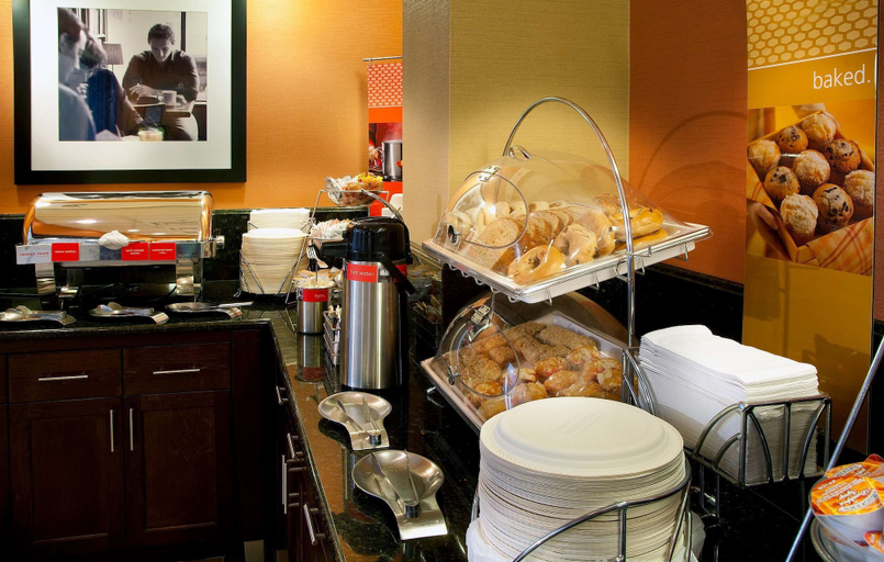 Food & Drinks 5, Hampton Inn Alexandria/Pentagon South, Arlington