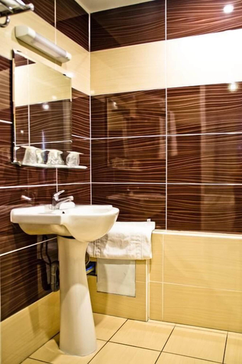 Bathroom 5, Hotel Citadelle, Hérault