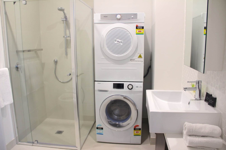 Bathroom 5, Whitehorse Apartment Hotel, Melbourne
