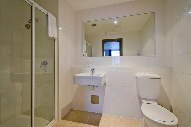 Bathroom 4, City Square Motel, Melbourne
