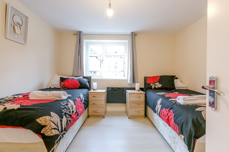 Bedroom 2, Kynsparks Luxury Apartments, Birmingham