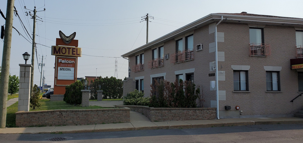 Falcon Motel Brossard, Champlain