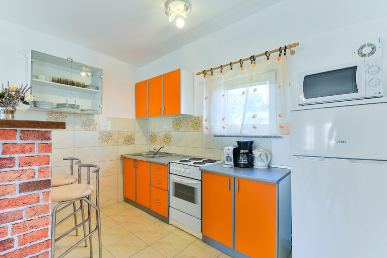 Others 4, Apartment Radicevic, Vir