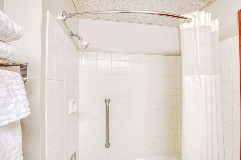 Bathroom 5, Best Western Green Valley Inn, Pima