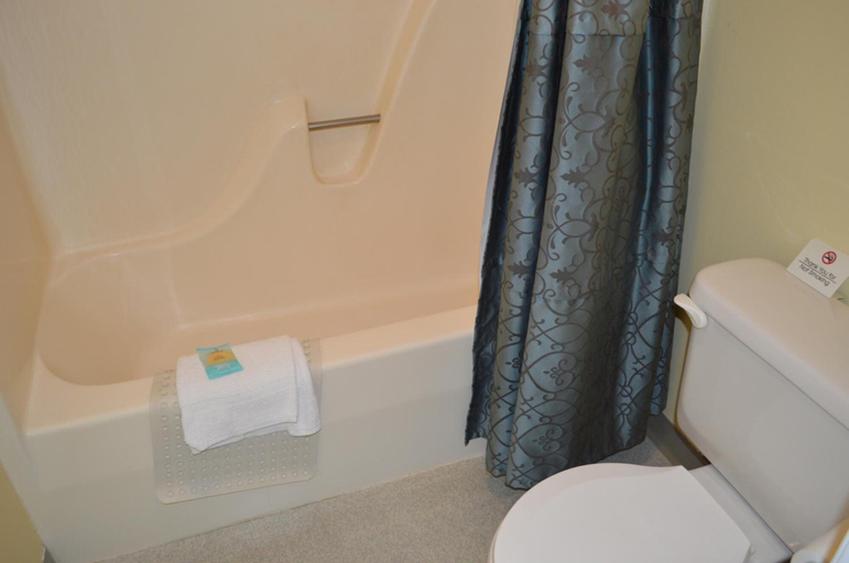 Bathroom 4, Copper Lantern Motor Lodge, Worcester