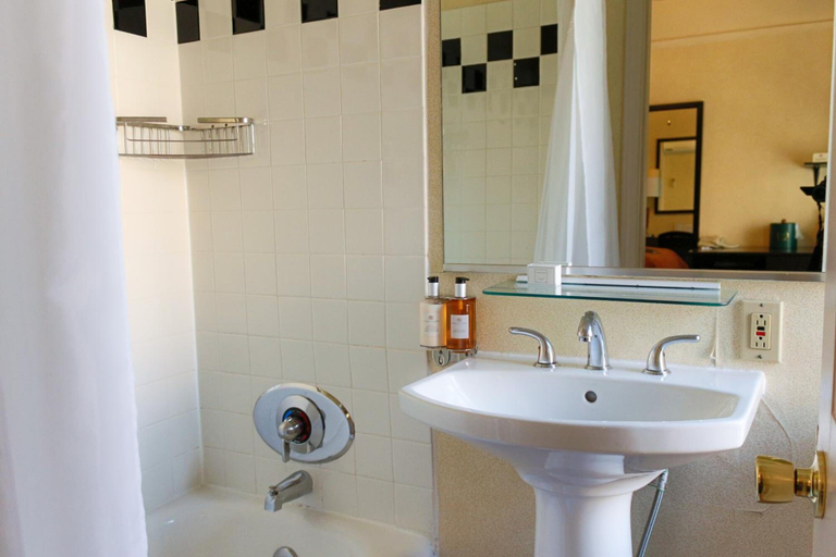 Bathroom 4, The Willows Hotel, Cook