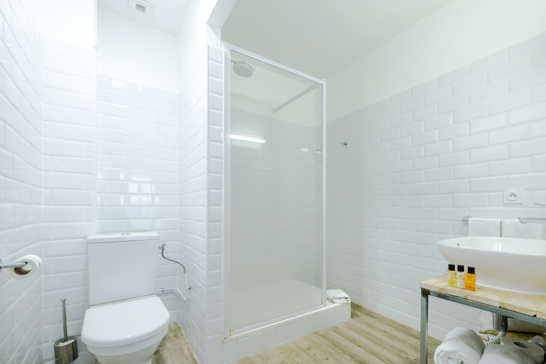Bathroom 5, Hotel Le Grand Bleu, Saint-Paul