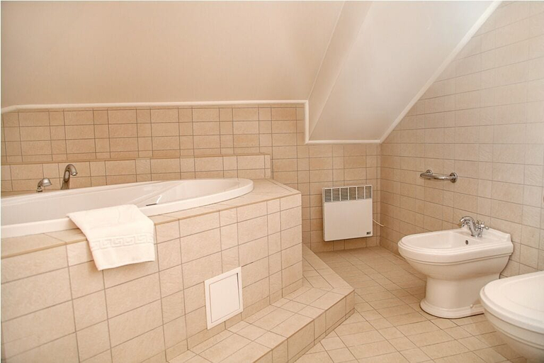 Bathroom 3, Optima Collection Kamianets-Podilskyi, Kamianets'-Podil's'ka