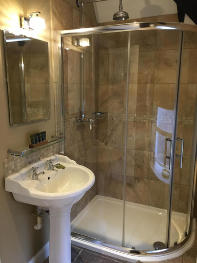 Bathroom 3, The Who'd Have Thought It Inn, Devon