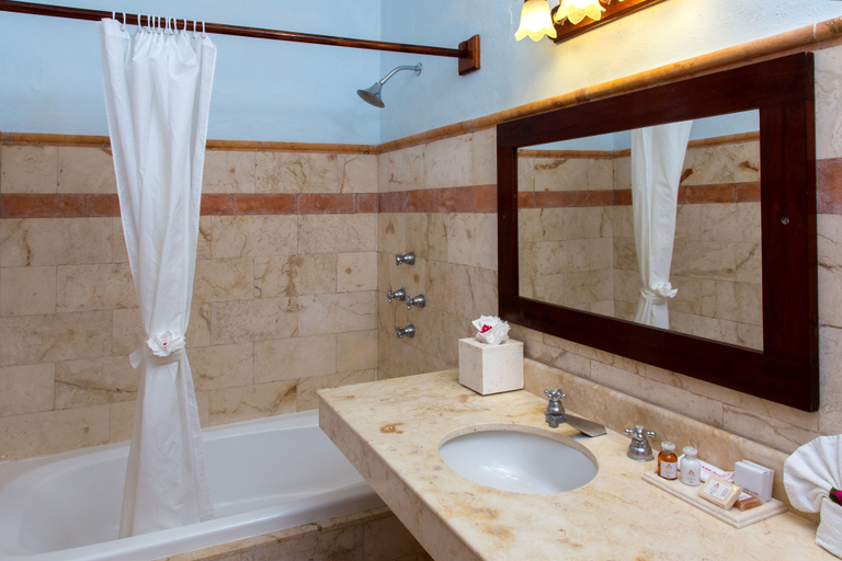 Bathroom 4, Hacienda Uxmal Plantation & Museum, Santa Elena