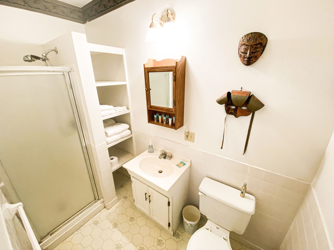 Bathroom 3, BUTLER HOUSE at The Cherry Creek Inn, Chautauqua