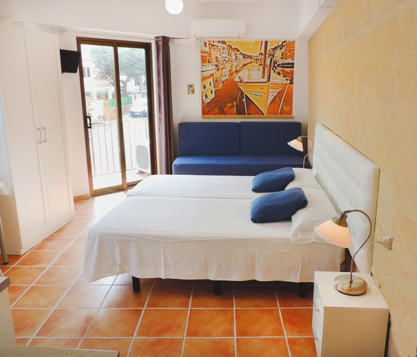 Bedroom 3, Marblau Hostal, Baleares