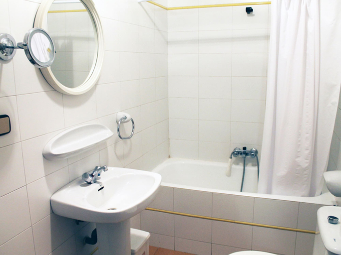 Bathroom 3, Estudios Cims Pas 3000, Pyrénées-Orientales