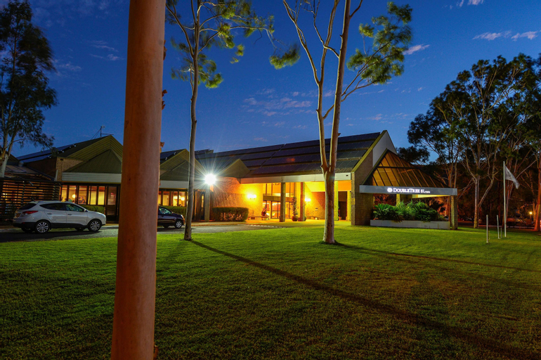 Exterior & Views 23
