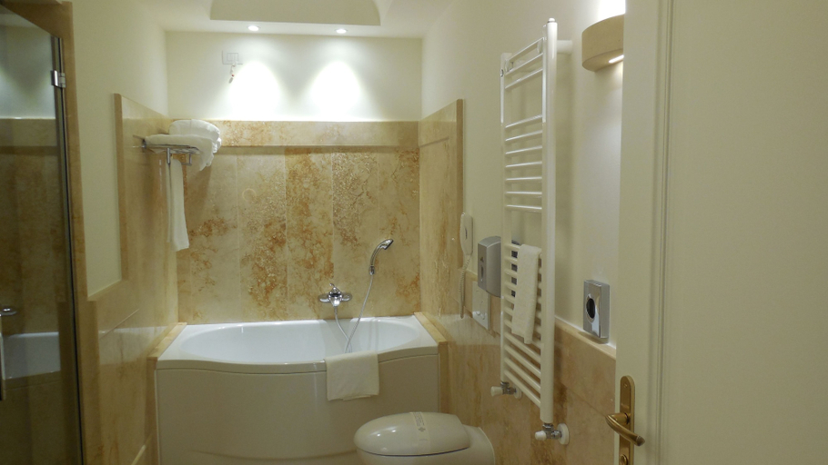 Bathroom 5, Hotel Marechiaro, Catanzaro