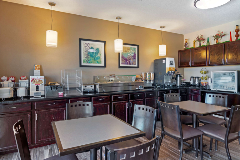 Food & Drinks 5, Best Western Governors Inn & Suites, Sedgwick