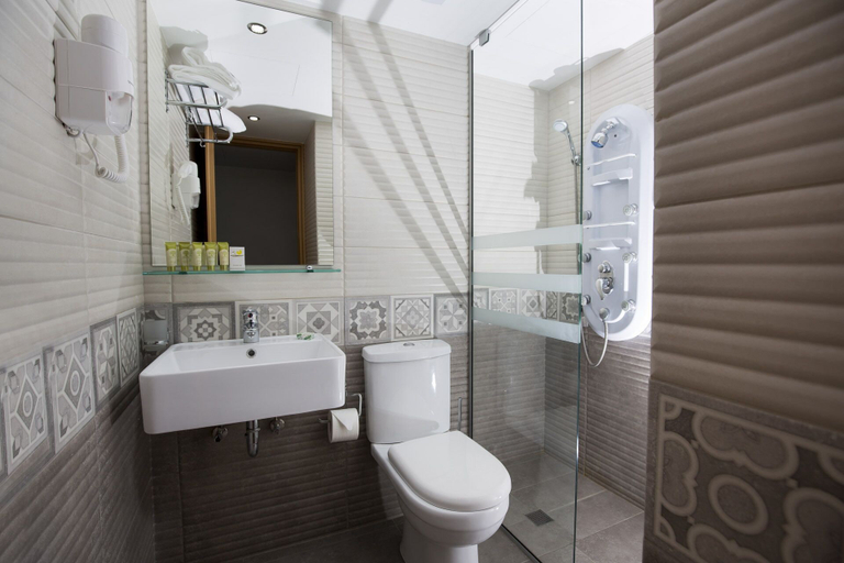 Bathroom 4, Hotel Delphi Beach - All Inclusive, Central Greece