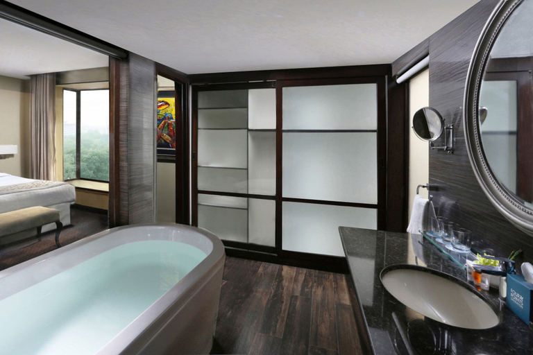 Bathroom 5, Four Points by Sheraton Lahore, Lahore