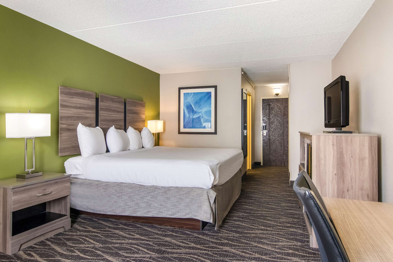 Bedroom 4, Best Western Dutch Valley Inn, Tuscarawas