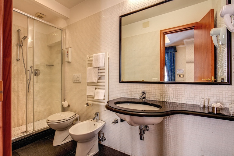 Bathroom 4, Hotel Verona, Rome