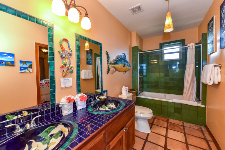 Bathroom 5, Captain Morgan's Retreat