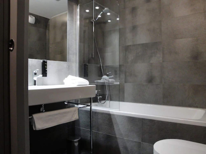 Bathroom 4, Chalet Hotel Du Bois, Haute-Savoie