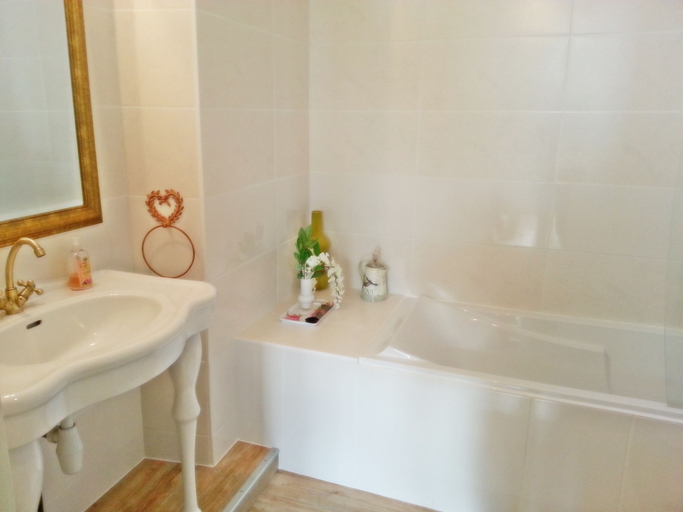 Bathroom 5, Château des Noces, Vendée