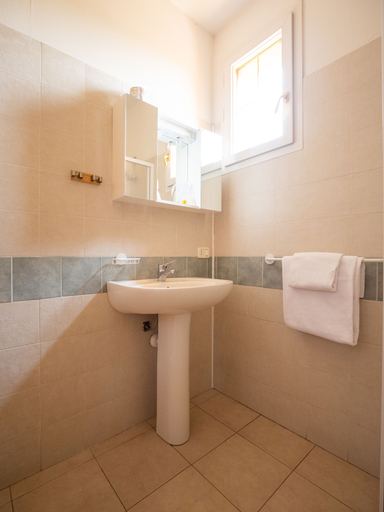 Bathroom 5, Gasparina Village, Verona