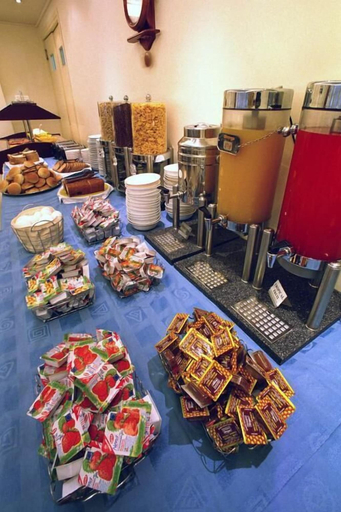 Food & Drinks 4, Economy Hotel, Attica