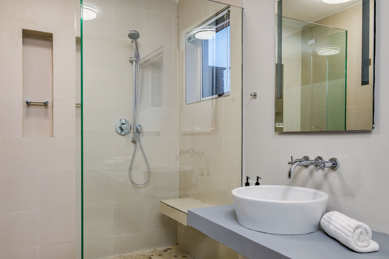 Bathroom 4, Beachy Apartment w Pool Ocean Views Beach Steps, City of Cape Town
