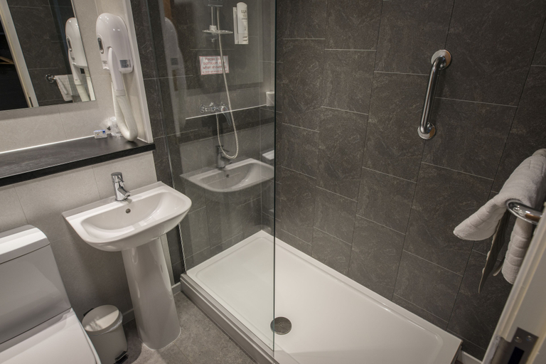 Bathroom 3, Northallerton Motel, North Yorkshire