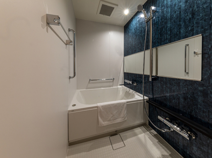Bathroom 5, Kobe Plaza Hotel, Kobe