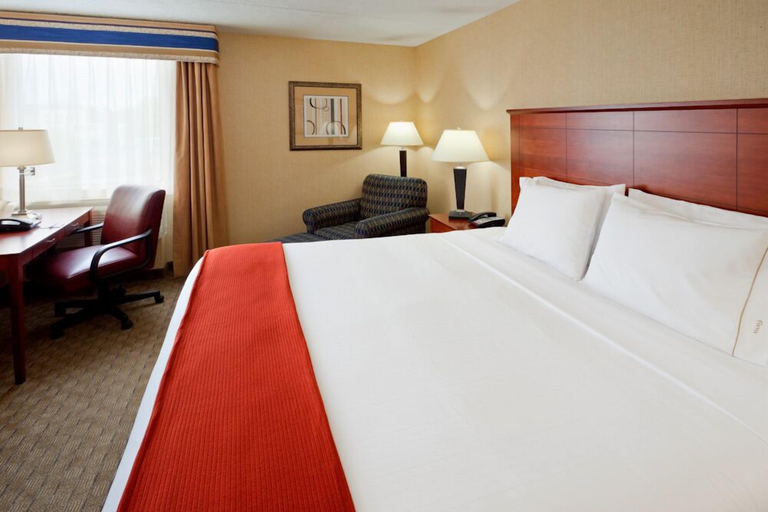 Bedroom 3, Holiday Inn Express RAMSEY-MAHWAH by IHG, Bergen