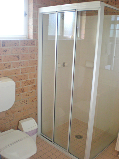 Bathroom 4, White Lanterns Motel, Armidale Dumaresq