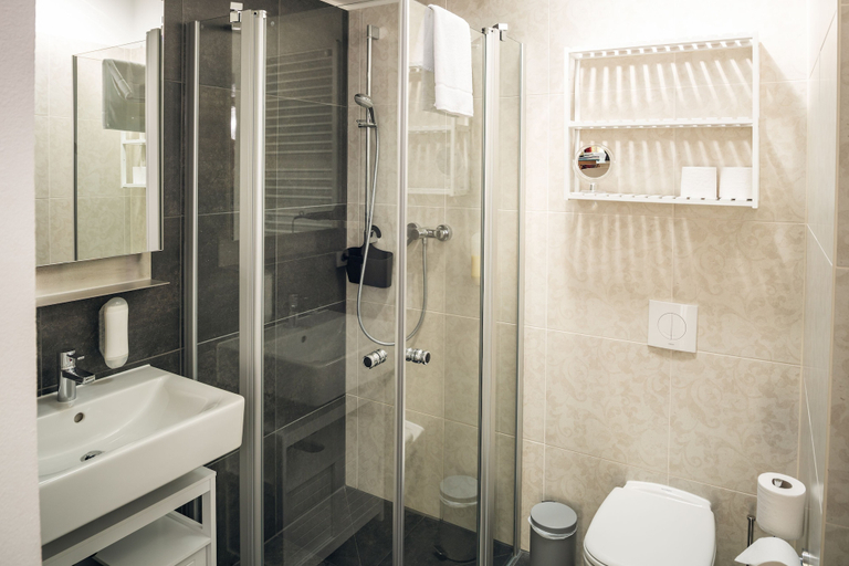 Bathroom 3, Little Suite Apartments, Dresden