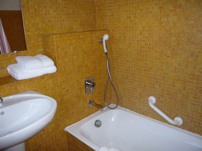 Bathroom 4, Citotel Aero Hotel, Seine-Saint-Denis