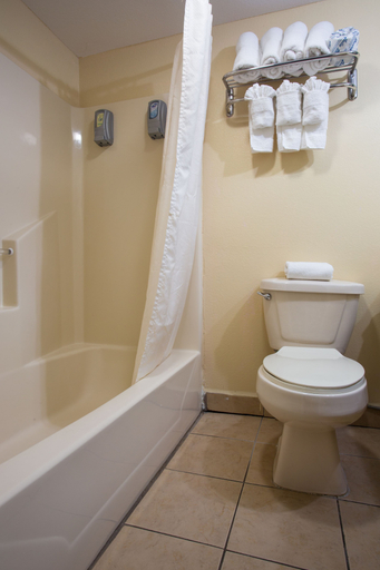 Bathroom 3, Pinn Road Inn and Suites, Bexar