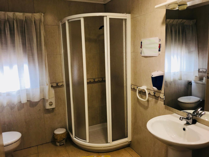 Bathroom 5, Pension la Estacion, Asturias