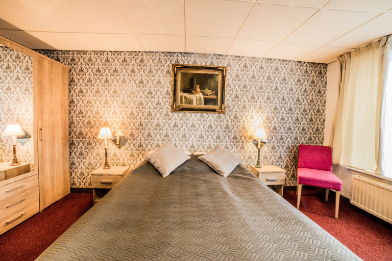 Bedroom 5, Hotel le Provencal, Sluis