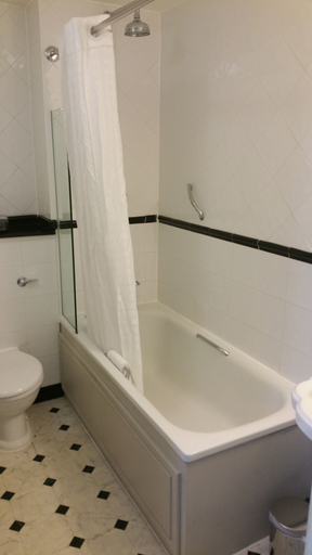 Bathroom 4, Worcester Whitehouse, Worcestershire