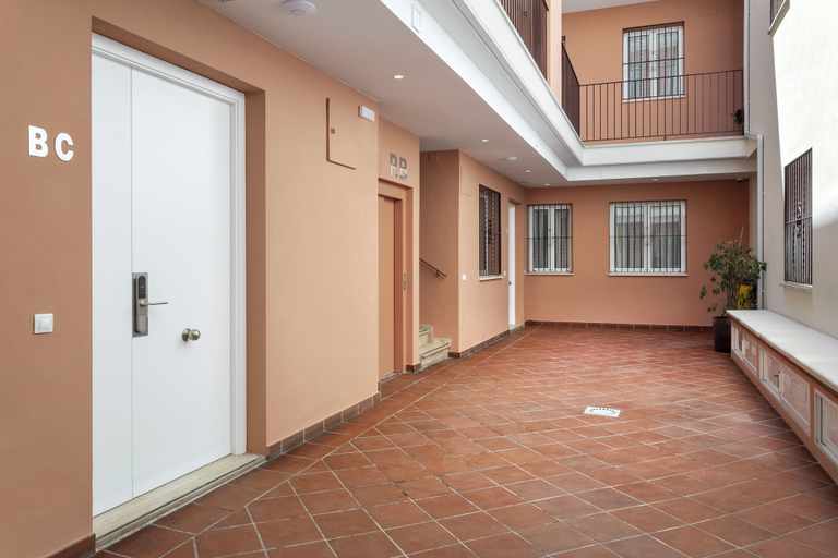 Others 5, Apartamentos Metrópolis Sevilla, Sevilla