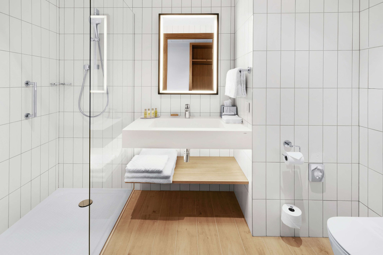 Bathroom 5, Hilton Garden Inn Riga Old Town, Riga