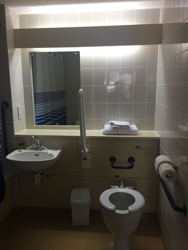 Bathroom 4, Redwings Lodge Uppingham, Rutland