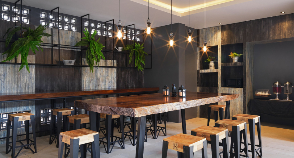 Food & Drinks 5, Prime Town - Posh & Port Hotel Phuket, Phuket Island