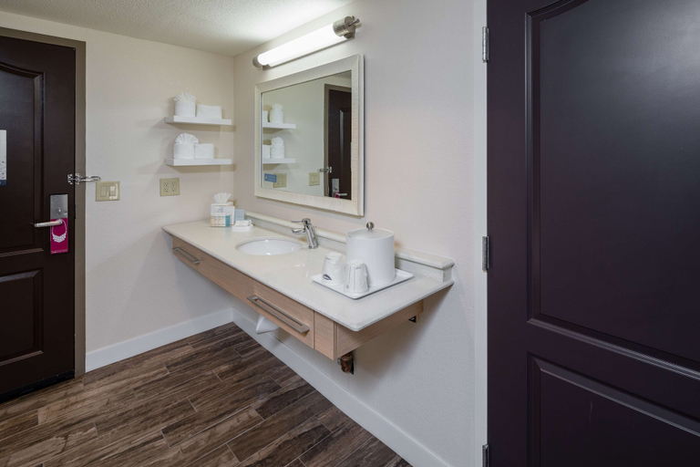 Bathroom 3, Hampton Inn San Francisco Airport, San Mateo