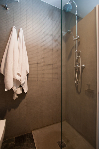 Bathroom, O'Donnell Flats, Sevilla