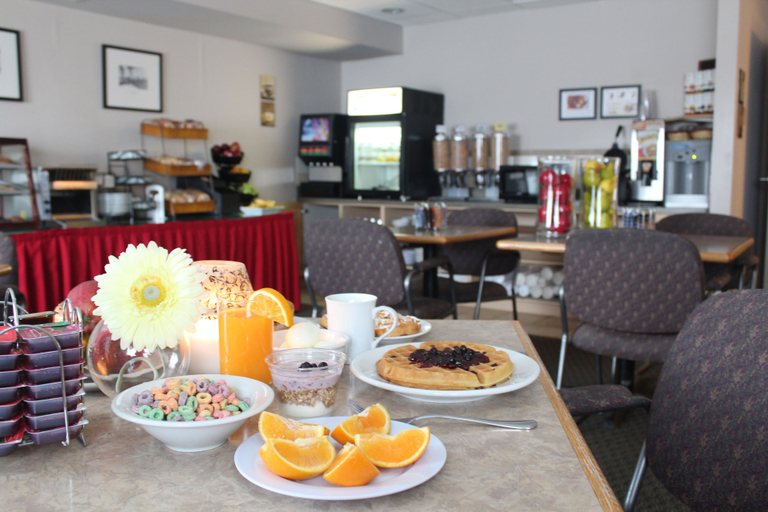 Food & Drinks 5, Travelodge by Wyndham Fort McMurray, Division No. 16