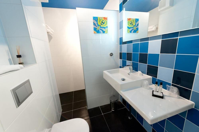 Bathroom 4, Hotel ten Cate, Emmen