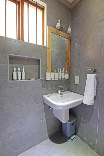 Bathroom 4, Olesamara Collection, Kieni